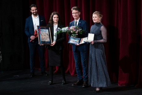 Ladányi Júlia színművész és az Örökség Csoport kapta idén a Pro Theatro-díjat